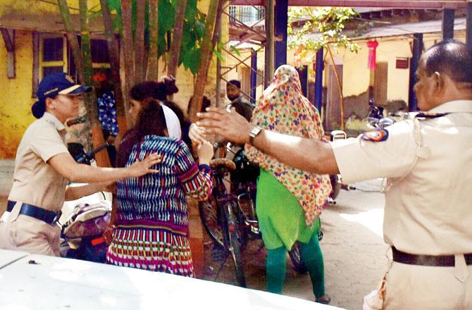 Hema Ahuja, Ankita Khandelwal and Bhakti Mehare were produced in the sessions court on Wednesday and sent to the custody of the Nagpada police. Pic/Bipin Kokate   