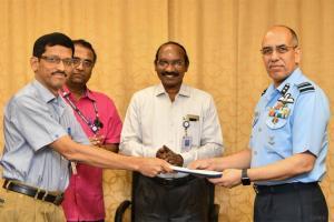 IAF ties up with ISRO for manned mission crew selection