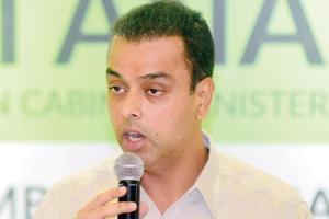 Election 2019: Milind Deora trailing in Mumbai South constituency