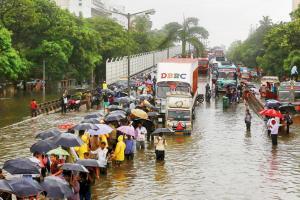 BMC, traffic cops to crack down on roadside parking in flooding spots