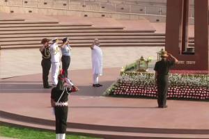 Narendra Modi pays tribute to jawans at National War Memorial