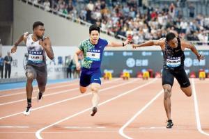 Lyles beats Coleman in 100m photo finish