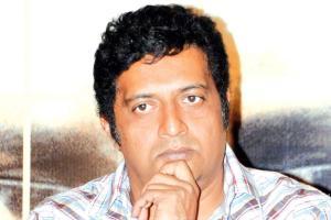 Prakash Raj leaves counting centre after realising he's losing from Ben
