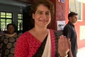 Sonia Gandhi, Priyanka Gandhi cast their votes in Delhi