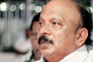 MLA calls Karnataka Congress chief a 'buffoon'