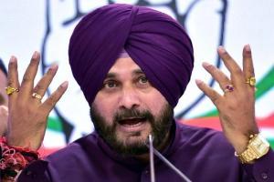 EC issues fresh notice to Sidhu over 'comments' against Modi