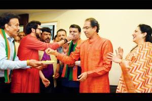 Devendra Fadnavis, Uddhav Thackeray swear by 'unbreakable' alliance
