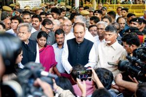 Opposition meets EC, demands verification of VVPAT slips