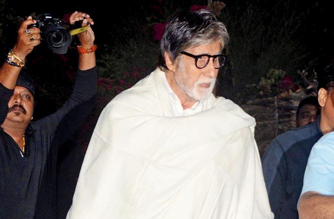 Amitabh Bachchan pay their respects. Pics/Nimesh Dave, Sneha Kharabe 