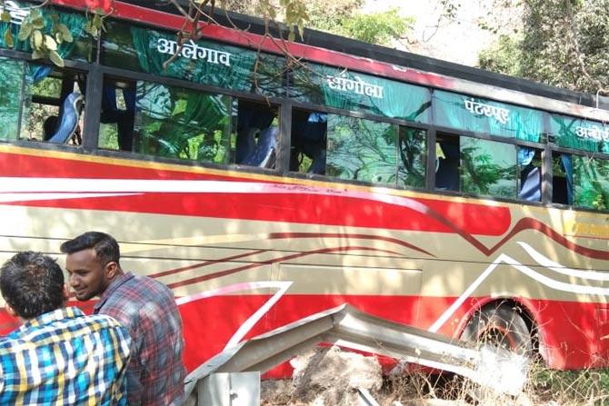 Mumbai-Pune highway bus accident