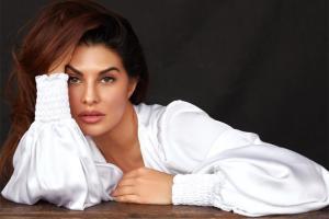 Jacqueline Fernandez is the cheerleader you all need in life!