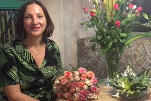 Well-known British florist's flower arrangement tutorial will spruce up