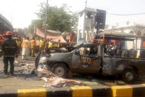 Twitterati condemns the blast outside Data Darbar in Lahore
