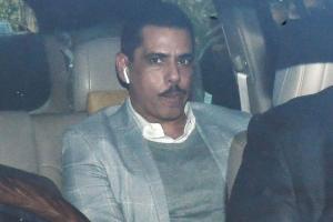 Robert Vadra visits Mumbai temple, heckled by Narendra Modi supporters
