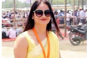 'Woman in yellow sari' spotted at elections wants to go to 'Bigg Boss'