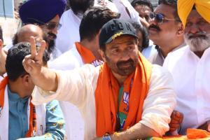 Sunny Deol with brother Bobby Deol visit shrine, organise roadshow