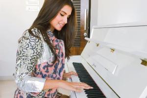 Tara Sutaria: Wish to sing in Bollywood films