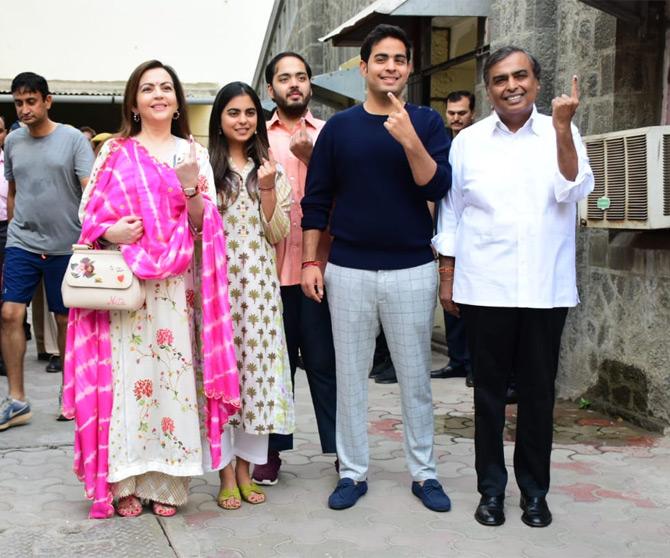 During the 2019 Lok Sabha elections, the Ambani family cast their vote at Villa Theresa High School on Peddar Road, south Mumbai. While the entire family looked regal, Nita Ambani stole the show in a cream and pink suit paired with a pink dupatta. Nita completed her summer outfit with a cream coloured bag and matching sandals in hues of pink. Picture/Yogen Shah
