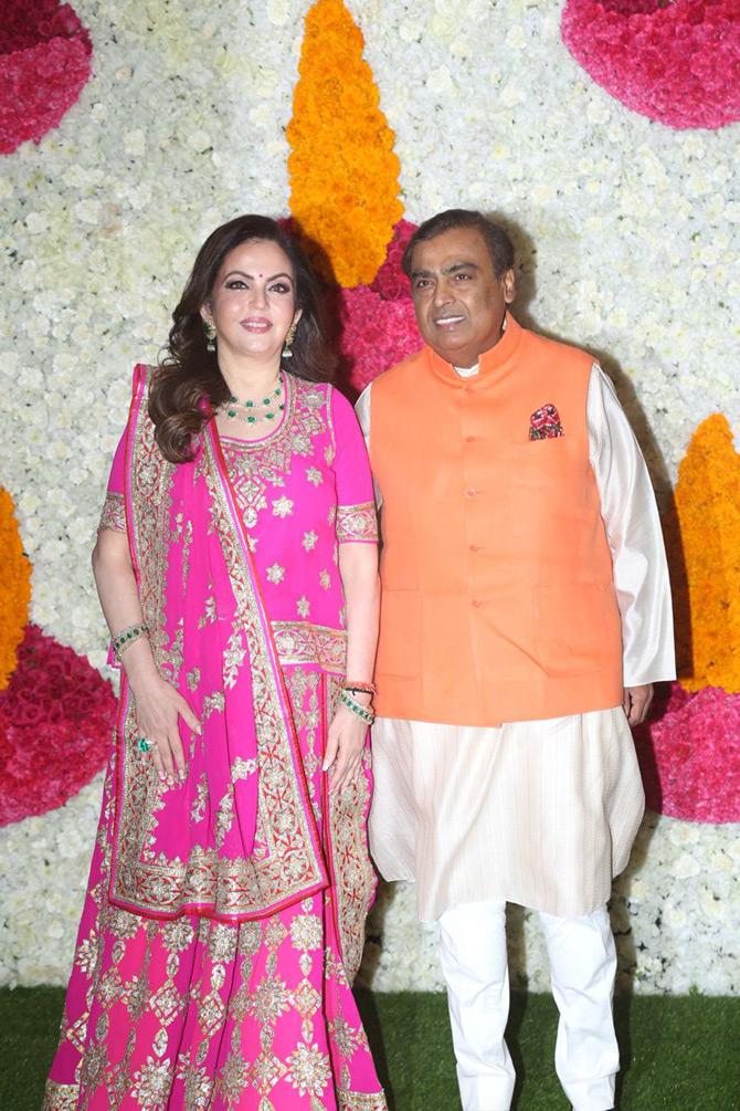 Nita Ambani loves to go traditional on special occasions and has never shied away from showing her love for traditional attires. During the Ambani Diwali celebrations held at Jio Gardens in BKC, Nita Ambani donned an elaborate blouse and teamed it with a pink lehenga. She paired her traditional outfit with a pretty dupatta and complimented her look with a diamond and emerald neckpiece. Picture/Pallav Paliwal