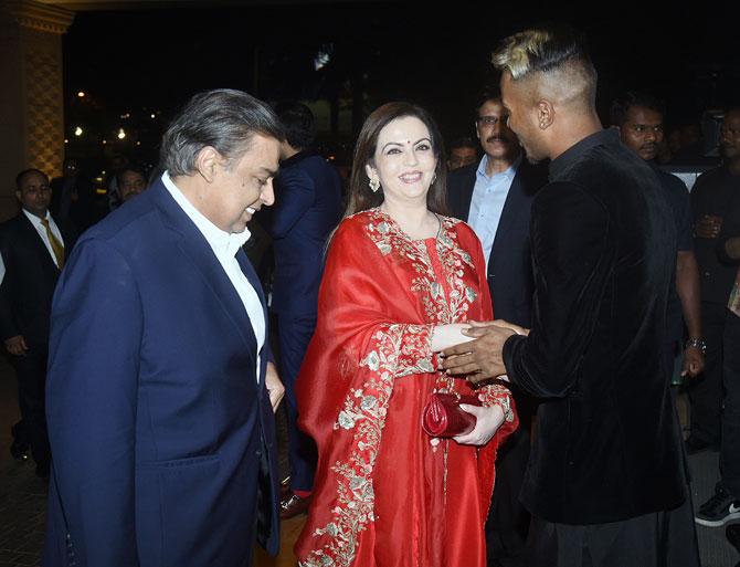 In picture: Nita Ambani caught in a candid conversation with cricketer Hardik Pandya as Mukesh Ambani shares a laugh at Krunal Pandya and Pankhuri Sharma's wedding reception in Mumbai. Picture/Yogen Shah