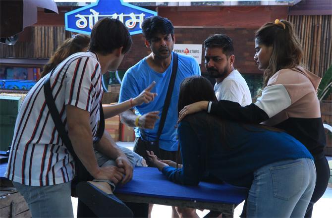 In the task, both the teams had to collect stock from the godown in the garden area making sure that they pick up the maximum things. When the second truck buzzer rings, both the teams have to load their stock in the truck and only one person is allowed to do so.