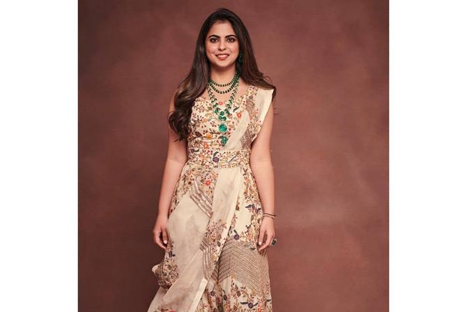 On Sunday, Mukesh Ambani and wife Nita Ambani hosted a grand pre-wedding bash for Arjun Kothari who is Mukesh Ambani's sister Nina Kothari's son. Prominent people from the business industry and the film fraternity turned up to celebrate the pre-wedding bash at Mukesh Ambani's residence Antilia in South Mumbai.
In picture: Isha Ambani, photo/Instagram Anamika Khanna