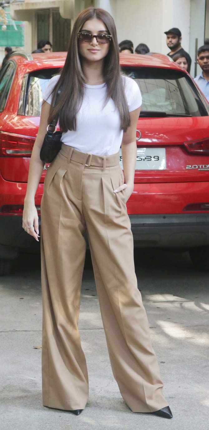 Sutaria, who made her Bollywood debut with Student of the Year 2, looked beautiful in a pair of baggy trousers and a white t-shirt. She will be playing a mute character in the Milap Zaveri directorial.