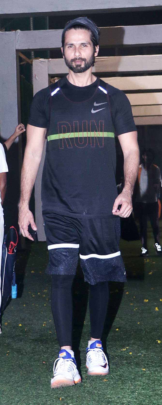 Shahid Kapoor was also clicked hanging out in Juhu. Last seen in Kabir Singh, the actor will be now seen in the Hindi remake of the Telugu hit Jersey. The movie will be directed by Gowtham Tinnanauri, who also helmed the original movie.