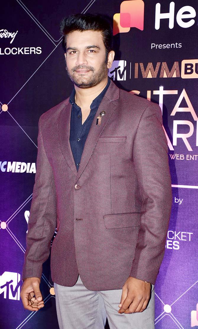 Sharad Kelkar was also snapped all suited up to attend the event.