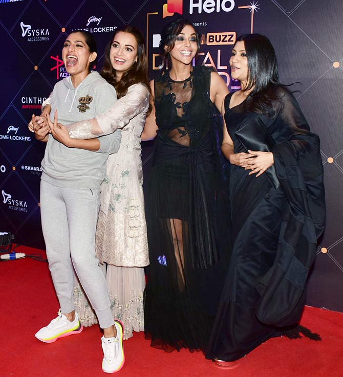 Kubbra Sait, Dia Mirza, Konkona Sensharma were clicked having a gala time posing for the photographers at the red carpet. The actresses were all smiles when snapped by the paparazzi at the event.