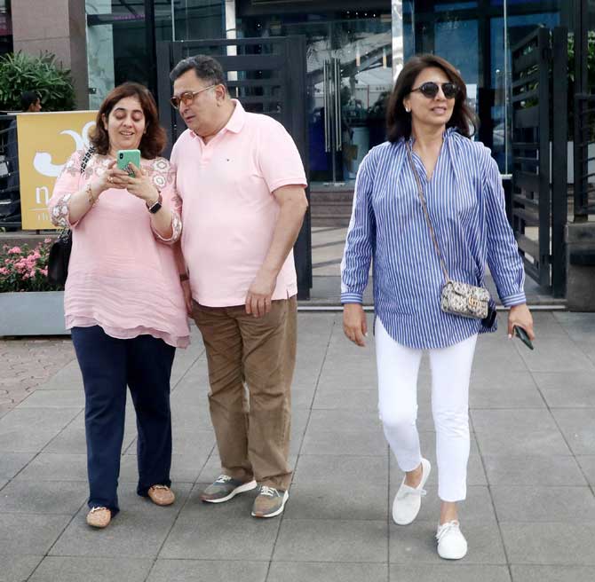 Rishi Kapoor shared a childhood photograph of himself with brothers Anil and Boney Kapoor. Rishi on Wednesday took to Twitter, where he shared a throwback black-and-white picture of himself along with Anil and Boney among many others sipping on cola.