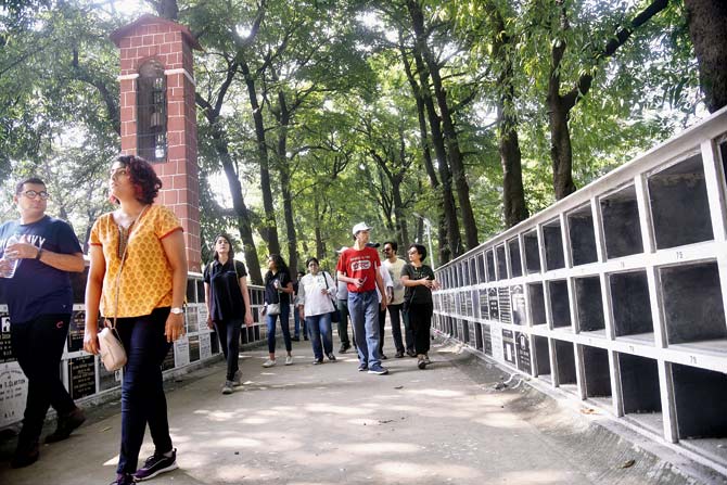 The group walks past the main path with niches (also known as vaults) on either side. With increasing pressure and lack of space, cemeteries have made such options for the final resting ground of the dead.