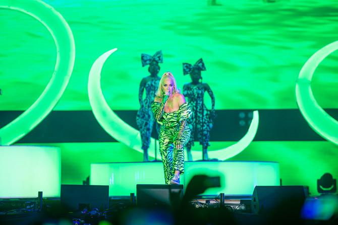 Finally, the day arrived where Katy Perry performed for her Indian fans in Mumbai at the popular DY Patil Stadium. The singing sensation landed in the city on November 12, and ever since then, people can't keep calm to catch a glimpse of the Firework singer. All pictures/PR