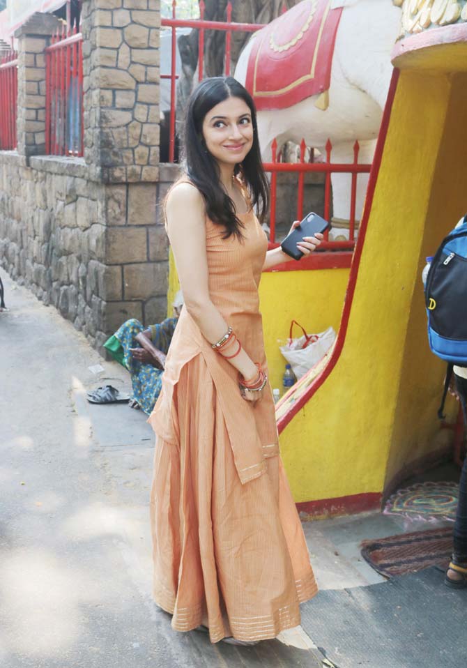 Divya Khosla Kumar was snapped at a local temple in Juhu, where she had come to pay respect. Divya, who is married to T-series director Bhushan Kumar, recently released her another peppy song, Yaad Piya Ki Aane Lagi, directed by the director-duo, Radhika Rao and Vinay Sapru.