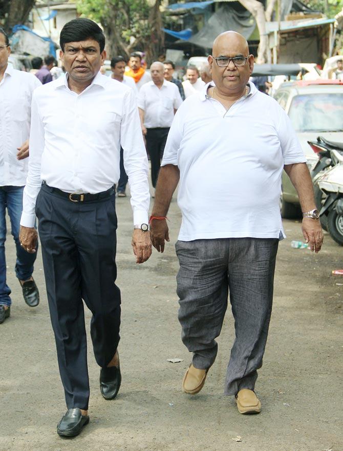Film producer Jayantilal Gada and Satish Kaushik attended Champak Jain's funeral together and offered condolences to the family.