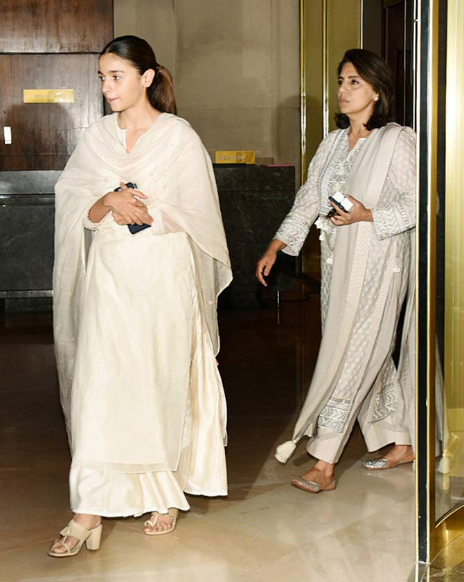 Neetu Kapoor and Alia Bhatt also came in to offer their condolences to Manish Malhotra and family at the prayer meet in Santacruz.