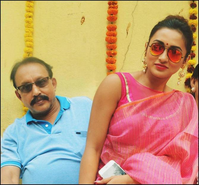Mimi Chakraborty shared this photo from one of her family get-togethers. The actress-turned-politician who has carved a niche in Bengali cinema seems to be in a fun mood as she poses for a photo with her father Arun Chakraborty. While sharing this photo, Mimi writes: papa, love u!