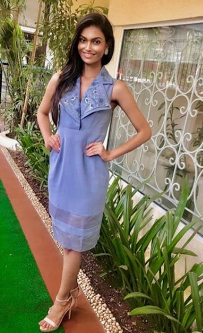 In this outfit by Umika Karnani, Suman yet again goes for the simple look as she pairs the sleeveless dress with a set of nude pencil heels. 