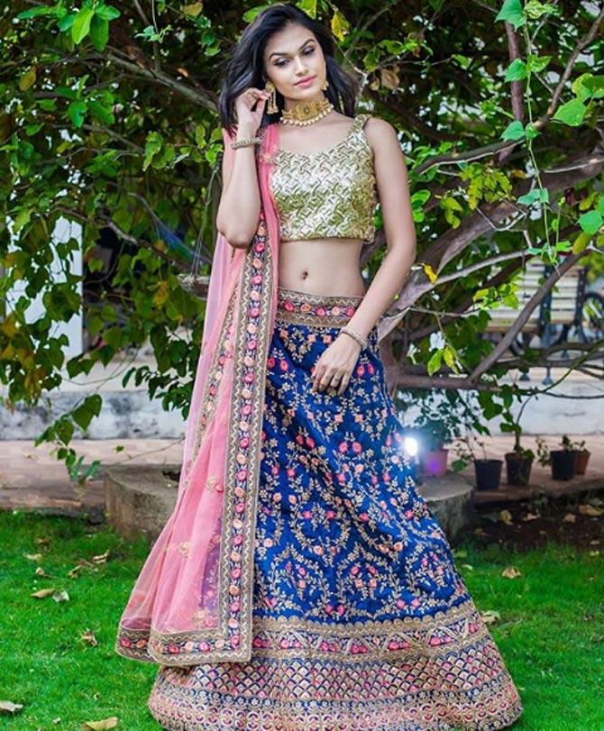 Going for the traditional look, Suman Rao looks stunning in this lehenga with a blue skirt and embroidery, the golden top and the pink netted dupatta. The jewellery adds to her look and she makes a statement with her style. 