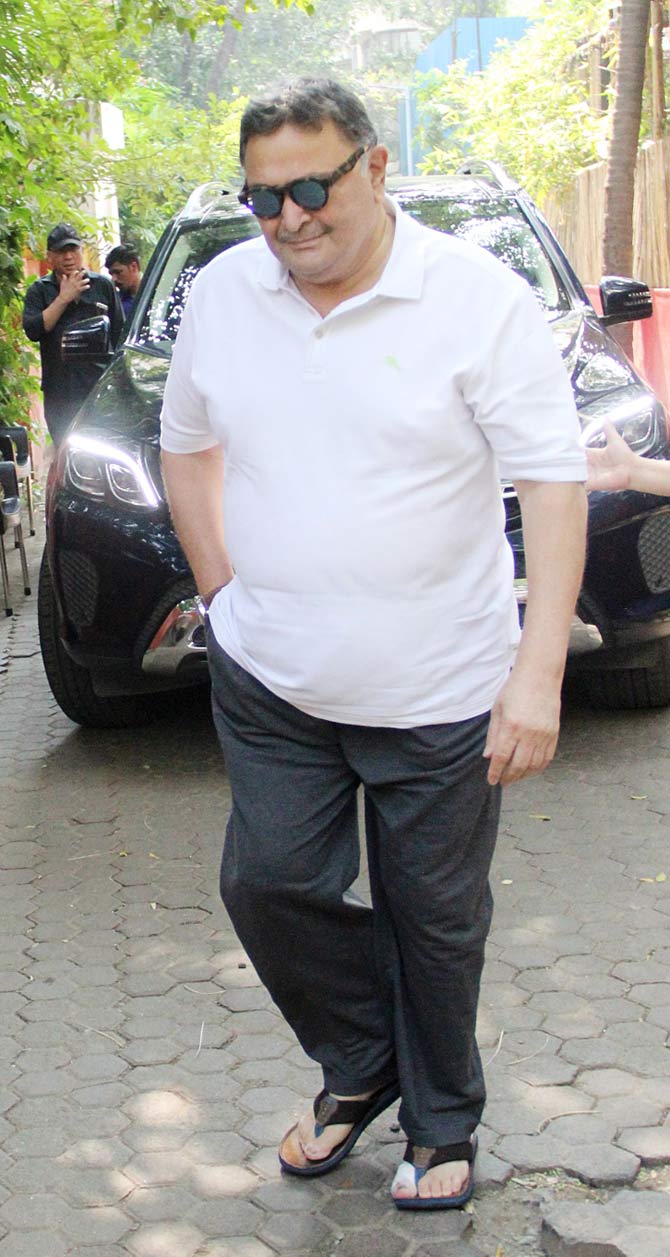 Speaking of Shaukat Kaifi's work, The MS Sathyu directorial Garam Hawa had noted actor Balraj Sahni leading as Salim, and Shaukat playing the role of Jamila, Salim's wife. It depicted the struggles of a North Indian Muslim family post-partition in 1947.
In picture: Rishi Kapoor also attended the funeral hosted in the city.