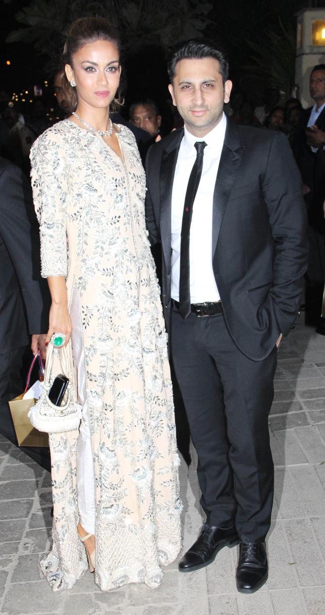 When Isha Ambani was being welcomed to the Piramal home at Worli, both Adar and Natasha Poonwalla made a power statement at her reception. While Adar looked suave in a black suit, Natasha stole the show for her gigantic emerald ring. She looked stunning in an embellished white gown as the two posed for the shutterbugs