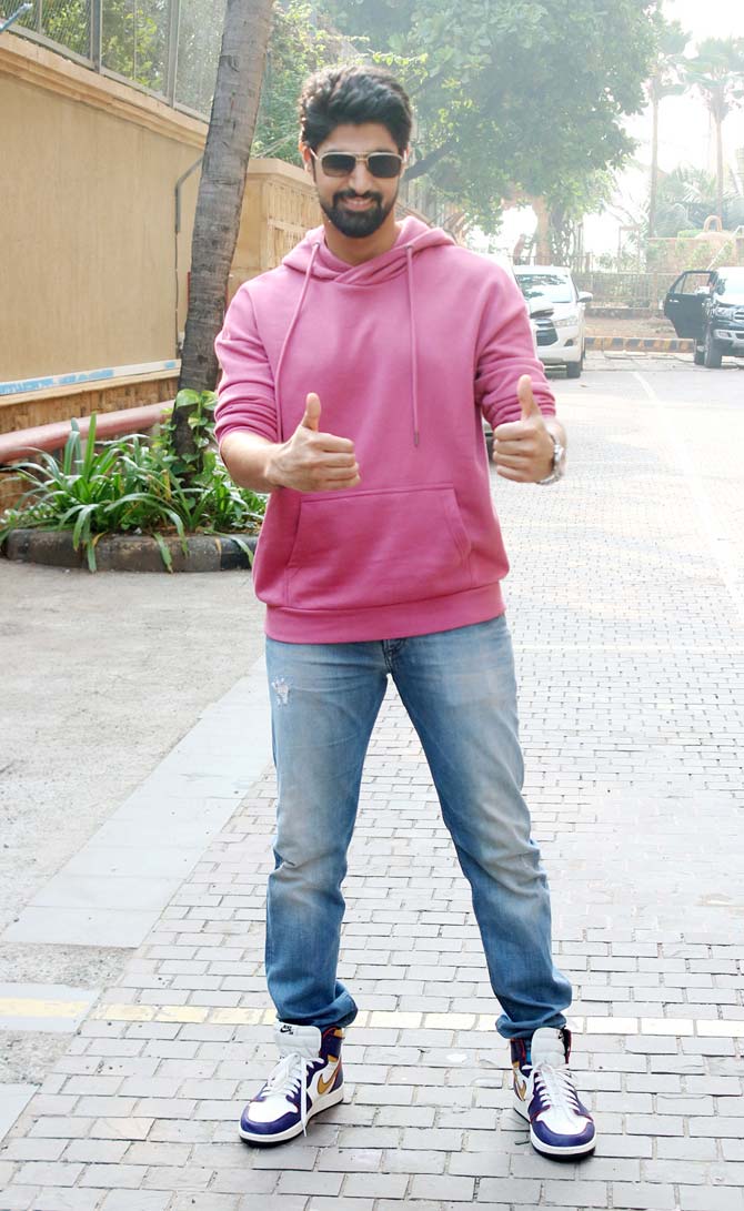 Tanuj Virwani unleashed his cool avatar in his pink hoodie and denim. Tanuj plays the role of Vayu Raghavan, who in his own words is a 
