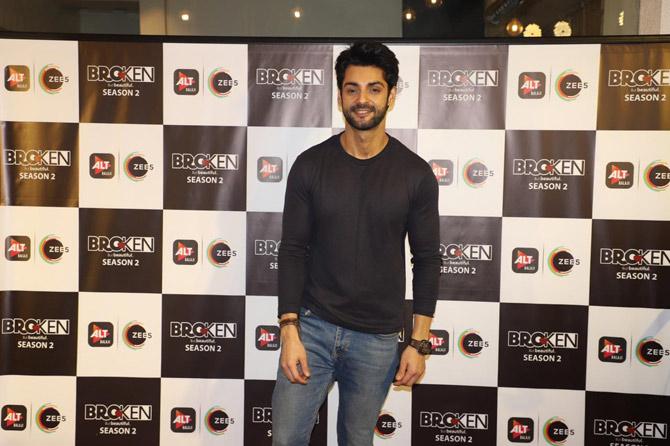 Karan Wahi was all smiles when snapped at the special screening of the digital show.