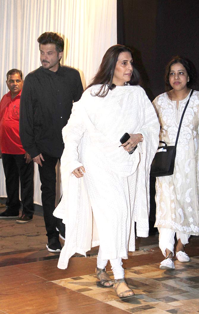 Anil Kapoor along with wife Sunita arrive for Shaukat Kaifi's prayer meet at a hall in Juhu.