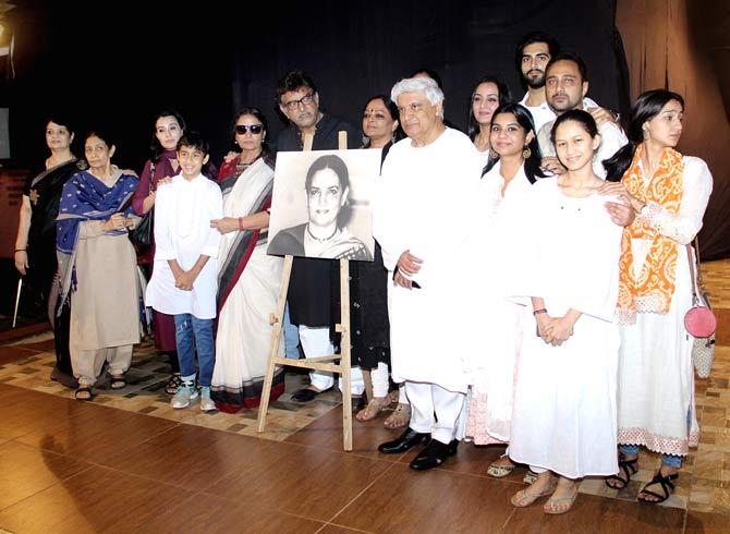 Veteran actress Shabana Azmi's mother Shaukat Kaifi, wife of popular poet Kaifi Azmi passed away on Friday. She was 90, and had been ailing for some time. Her prayer meet was held at a hall in Juhu, Mumbai. Who's who of Bollywood came in to pay their respects. All pictures/Yogen Shah