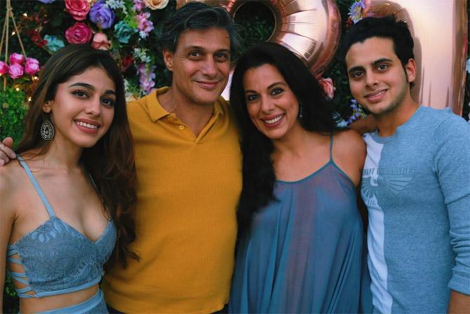 Alaya F with Maneck Contractor (Pooja Bedi's fiance), her mother and brother.