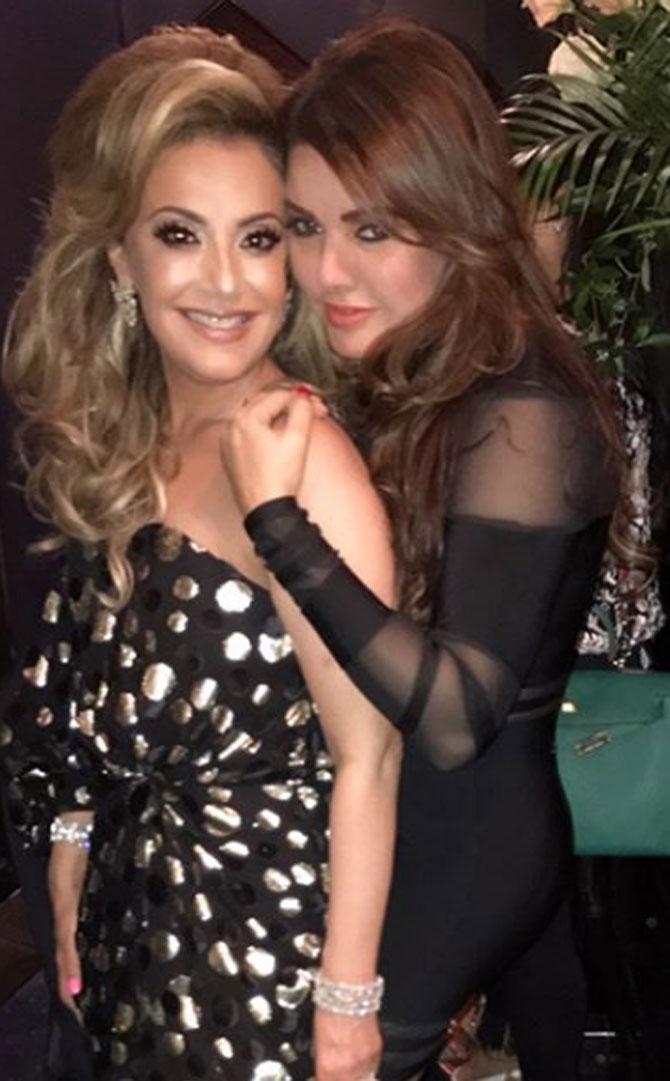 She donned a black outfit which was netted from the shoulders and the elbows. With her hair left open, she looked absolutely stunning.