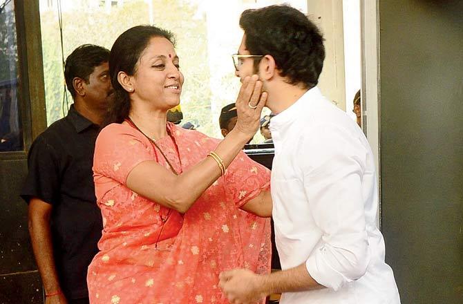 Baramati MP Supriya Sule welcomed Aaditya Thackeray at Vidhan Sabha on Wednesday in a candid and loving way. Pic/ Suresh Karkera