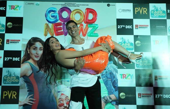 The cast of Good Newwz - Kiara Advani and Akshay Kumar were snapped in Chandigarh for a promotional event. While Kiara stunned in an orange sequin dress, Akshay sported a monochrome casual attire. All pictures/Pallav Paliwal