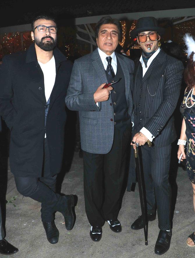 Raj Babbar wanted to launch his son in a film, but when he turned 25. Instead, Prateik joined Prahlad Kakkar's production firm as assistant director. Kakkar, a friend of the family, even had a firm named by Smita. 